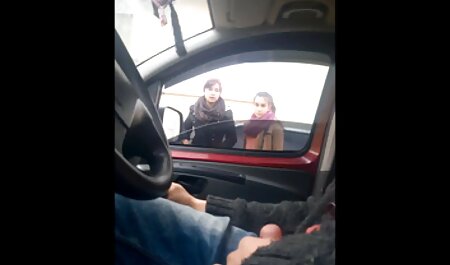 Blonde aux gros seins eleve baise sa prof chevauche un énorme gode