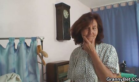 CrushGirls - video sexe prof Pounding Honey Golds baise le trou