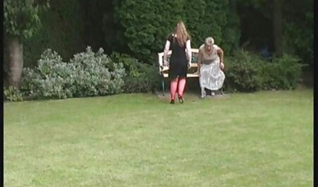 MILF amateur sexy avec de gros il baise sa prof à domicile mamelons et une grosse chatte