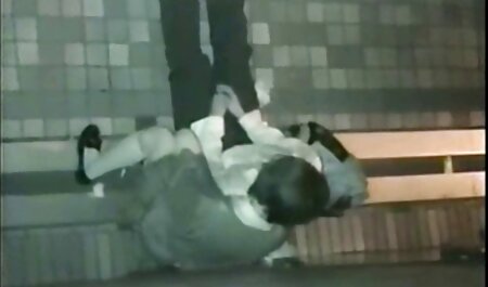 Une adolescente mormone doit se punir pour rester dans l'ordre porno prof de sport